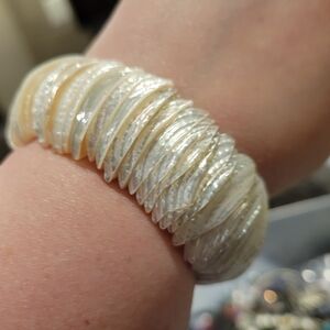 Silver and Cream Ribbed Shell Bracelet
